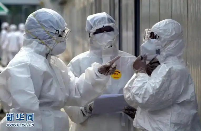 2003年6月20日,北京小汤山医院最后18名非典治愈者出院.