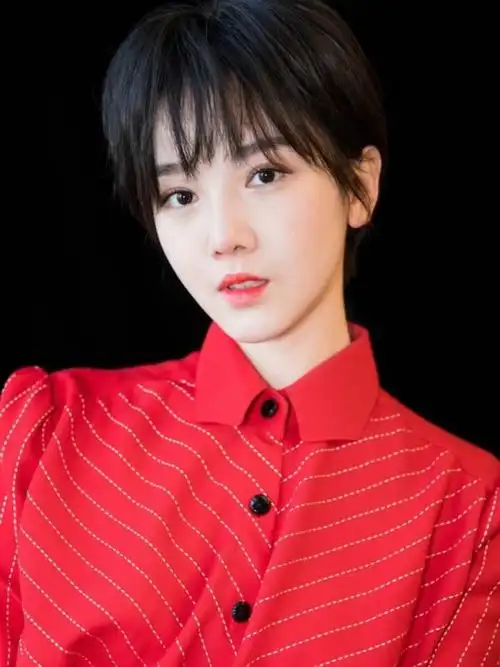 女版鹿晗,陈小纭整骨十次"精雕细琢"