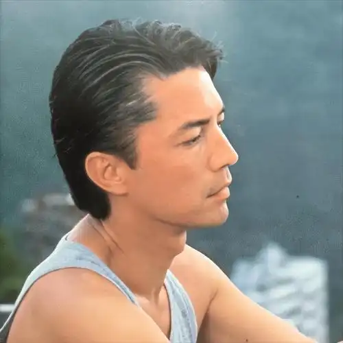 亚洲第一美男尊龙,林青霞为看他一夜不睡,73岁无妻无子与狗相伴