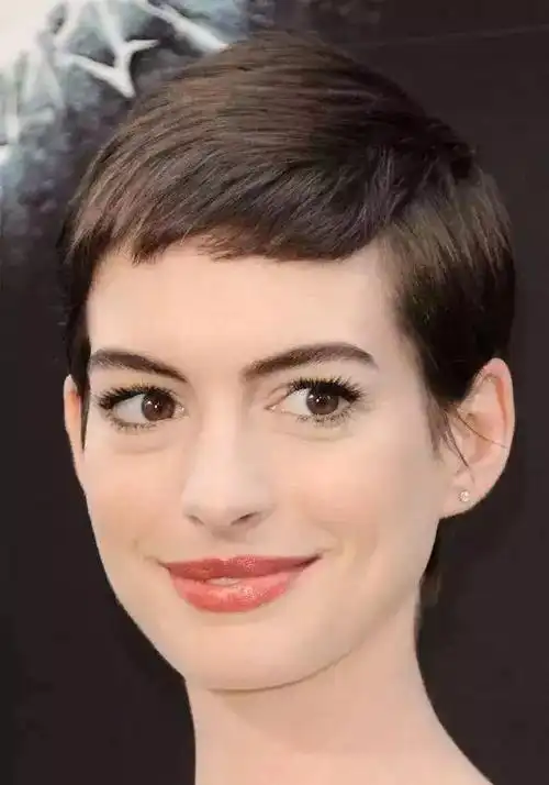 女明星短发图鉴:造型发饰花样多,瘦脸减龄它都行!