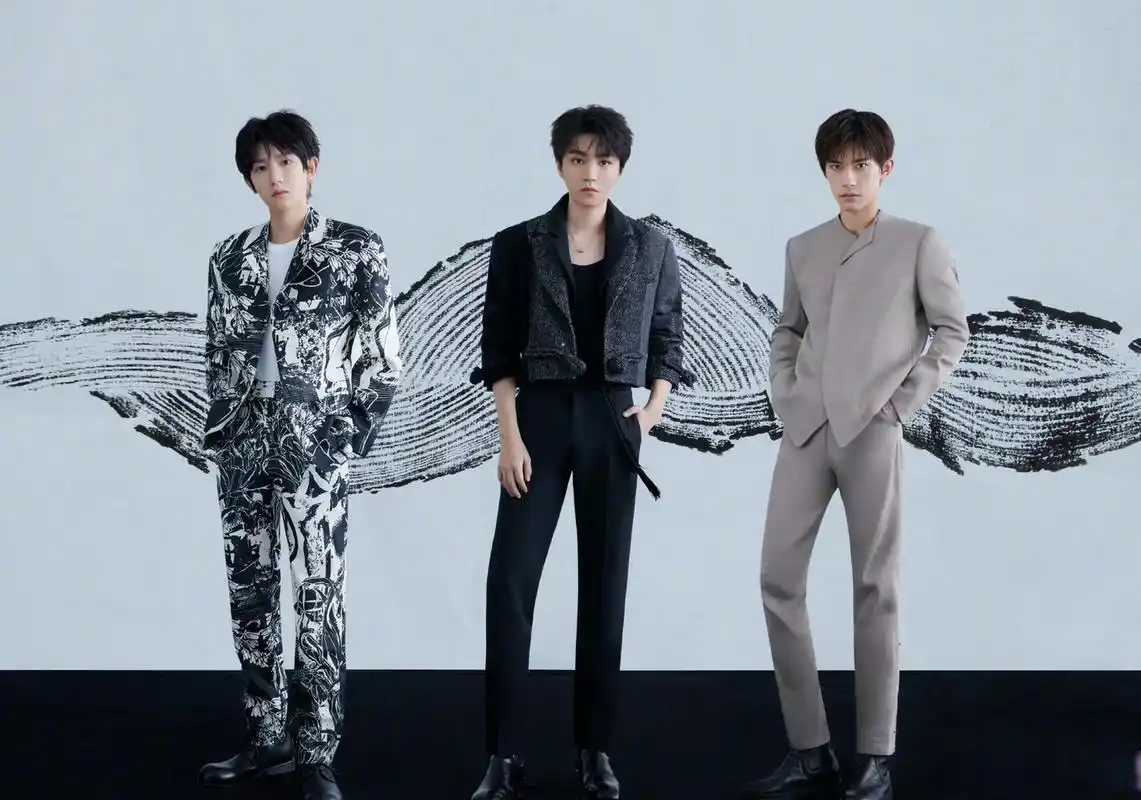 王俊凯,王源,易烊千玺敢不敢站近点,想当初他们关系可好了,现在陌生得