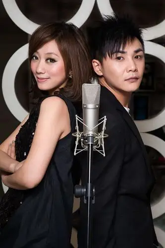 冷中易原梓霏情歌对唱抢占七夕档(图)