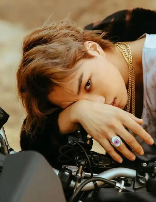 送别金钟大的入伍照,为何少了金钟仁?原来是去准备"礼物"了