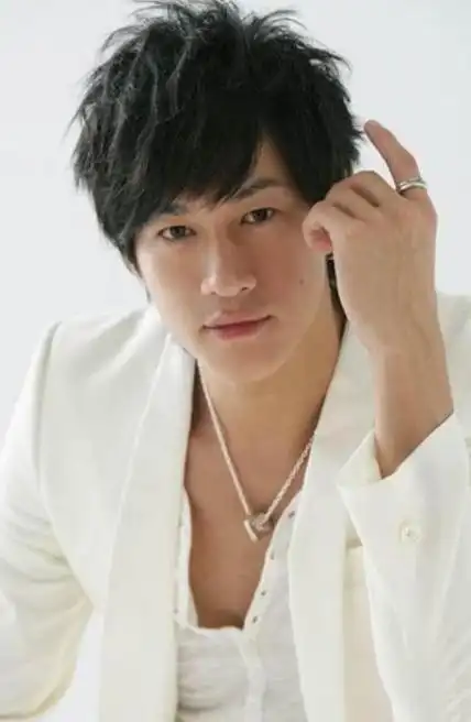 何润东:三度告白孙俪被否,41岁娶美妻,如今恩爱多年无子也甜蜜