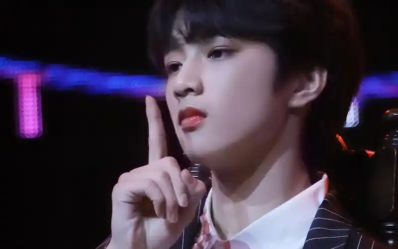 刘耀文儿子养成了老公从狼崽到文哥荷尔蒙炸裂超a的少年进化史