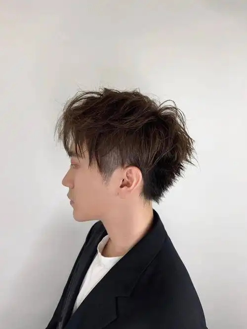 这么好看的男生发型不留好可惜!_手机搜狐网