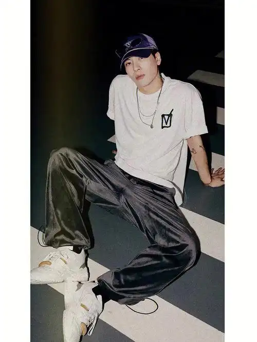 王嘉尔同款宽松基础丝绒休闲裤