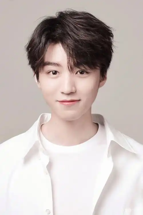 王俊凯帅气证件照来啦 快来收藏起来吧