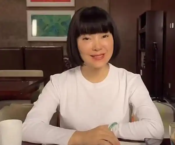 出轨整容医生,转移丈夫12亿财产,"常回家看看"的陈红有多狠?