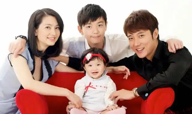 当红时未婚先孕,如今下嫁给穷小子,家庭幸福,成人生赢家