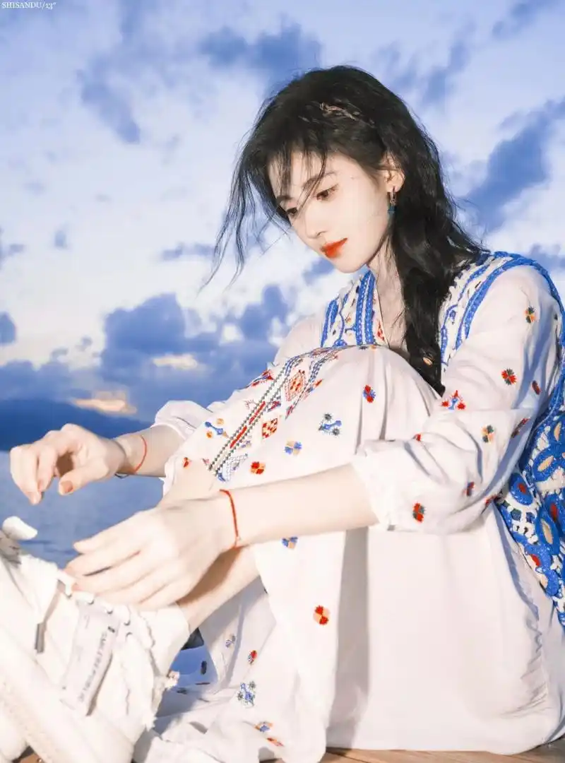 鞠婧祎图片 赶一场海 藏一抹蓝