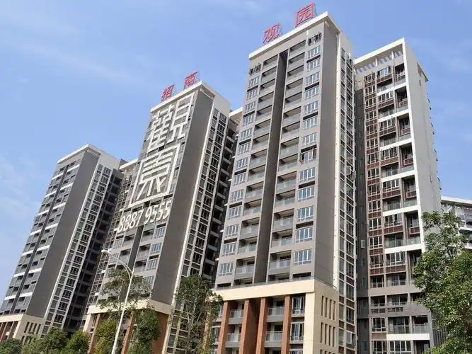 业主急售 满5唯一税费少 钥匙在手随时看房 价格可议,轻轨口旁边