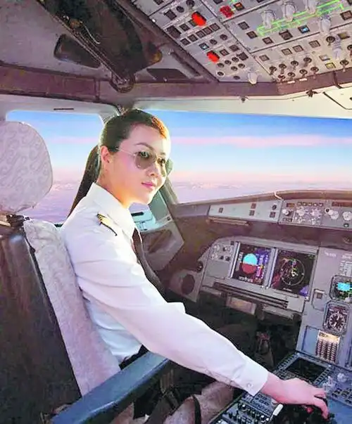 推荐中国最美女机长王峥