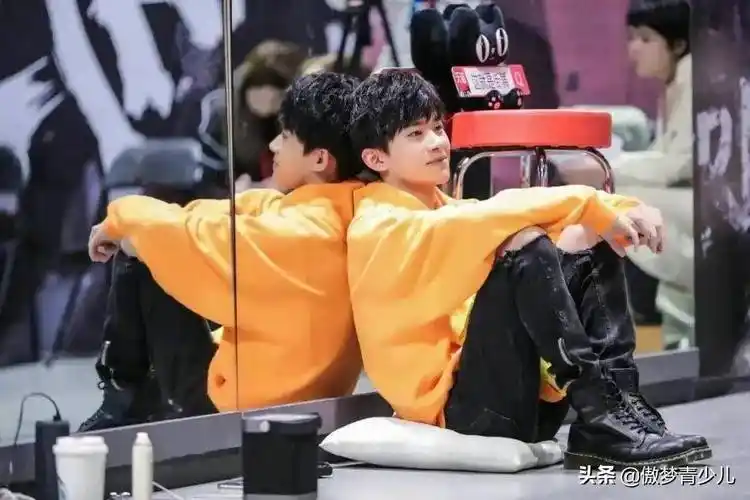 从坐拥8千万微博粉丝的易烊千玺身上,我看到父子相处最好的样子_父亲