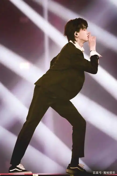 明星头身比例有多绝,宋亚轩腿长110,真正漫画腿!