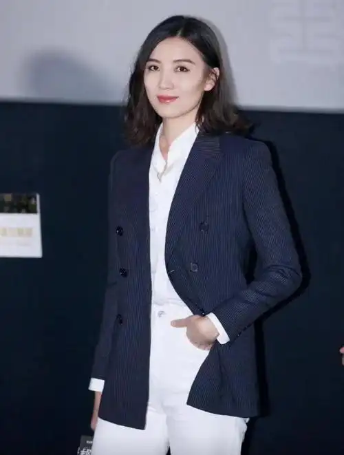 宋佳西装穿搭look,可休闲可通勤,职场女性用来参考