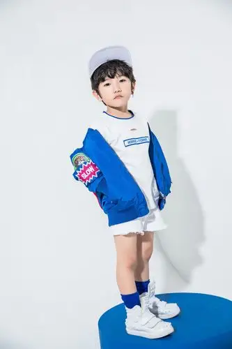 人气童星邓逸杰熙受邀拍摄《大匠视觉》儿童床花絮