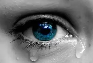 " 眼泪,是当你无法用嘴 来解释你的心碎的时候,用眼睛 表达情绪的唯一