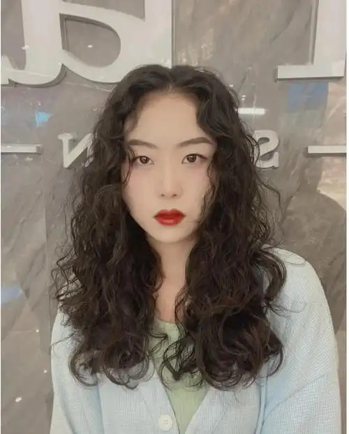 女人过了30岁,烫卷发洋气时尚不落伍,美到让你想不到|落伍|时尚|烫发