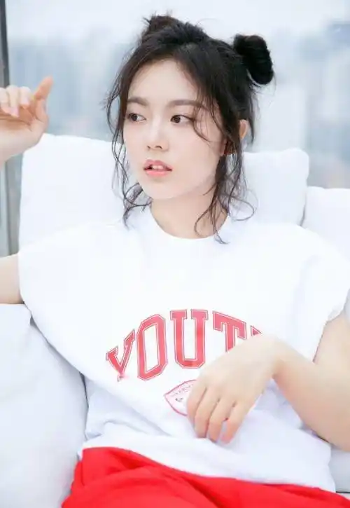 赵今麦大胆挑战"左长裤,右光腿",本以为会很丑,结果却a翻全场_造型_裤