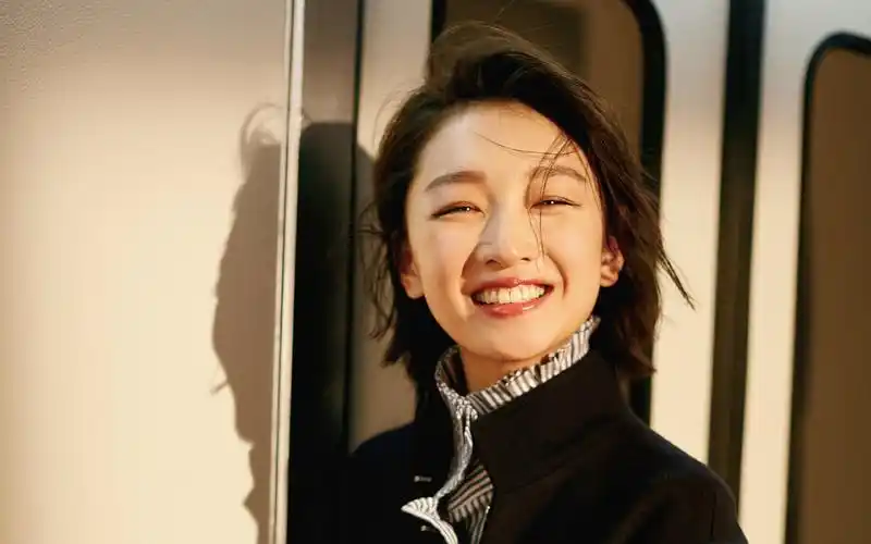 人气小花旦周冬雨随性写真高清壁纸