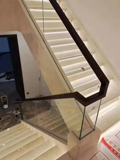玻璃款楼梯扶手护栏来咯,防爆防裂防霉