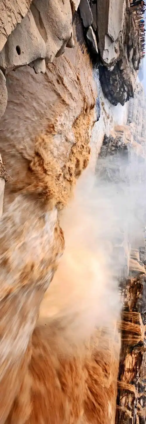 黄河从壶口奔腾而下气吞山河惊心动魄壶口瀑布采风之二