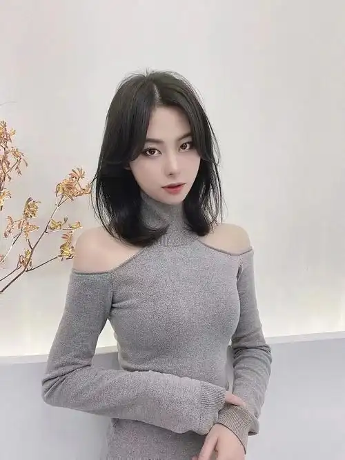 2022年最新锁骨发发型蓬松气垫烫清新淡雅