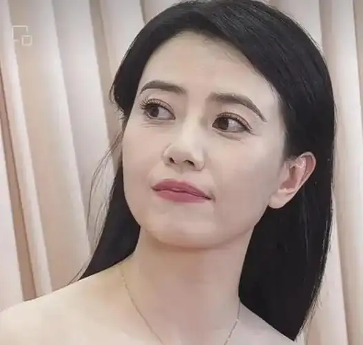 44岁高圆圆近照老态明显!皱纹增多妆造翻车,却治好网友容貌焦虑