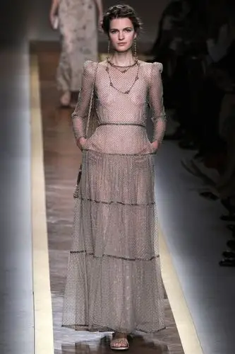 隐约的透视美感 - 透/露肤transparent - 天天时装-口袋里的时尚指南