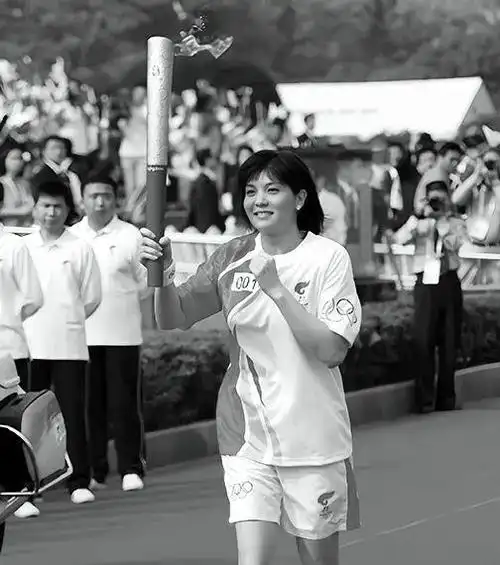 庄泳中国首位游泳项目奥运冠军的立体人生