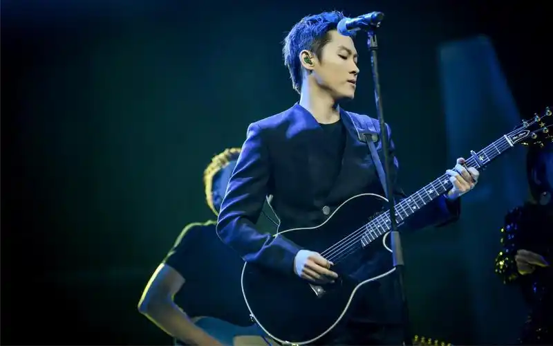 【梁博】 《黑夜中》首演彩排——梁博歌长,彩排时间更长.