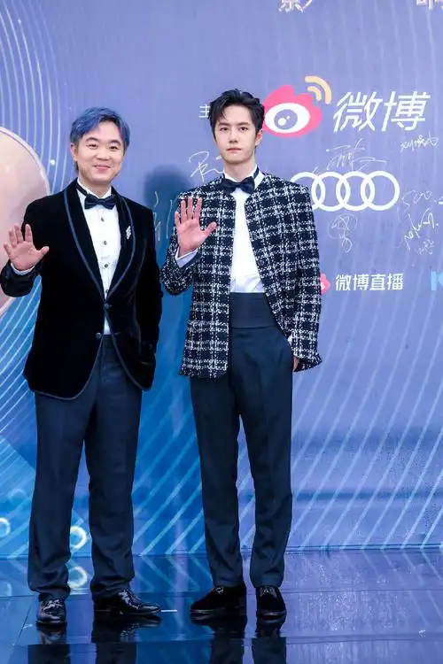 王俊凯王一博同款站姿