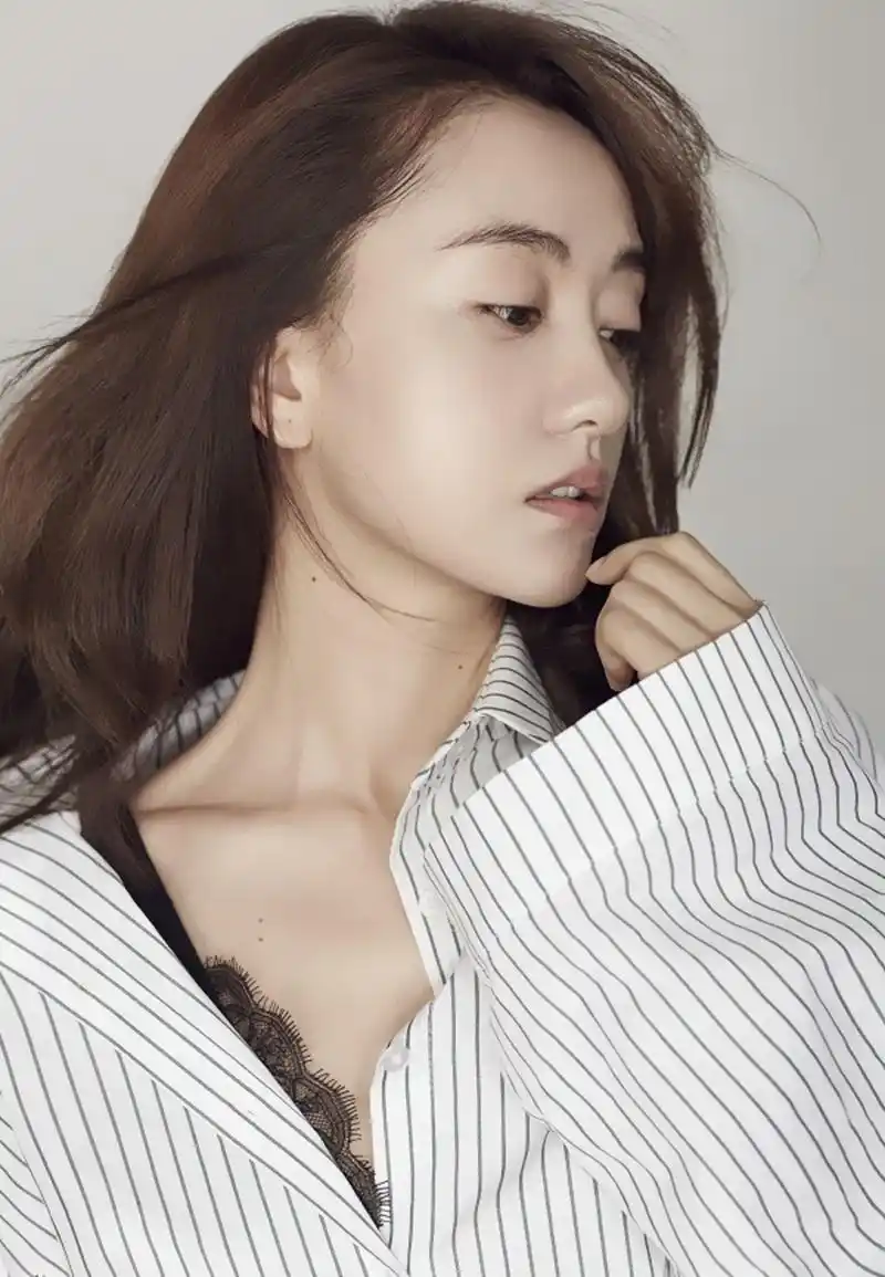 40岁的杨蓉秀时尚大胆尝试慵懒风简直不要太迷人了