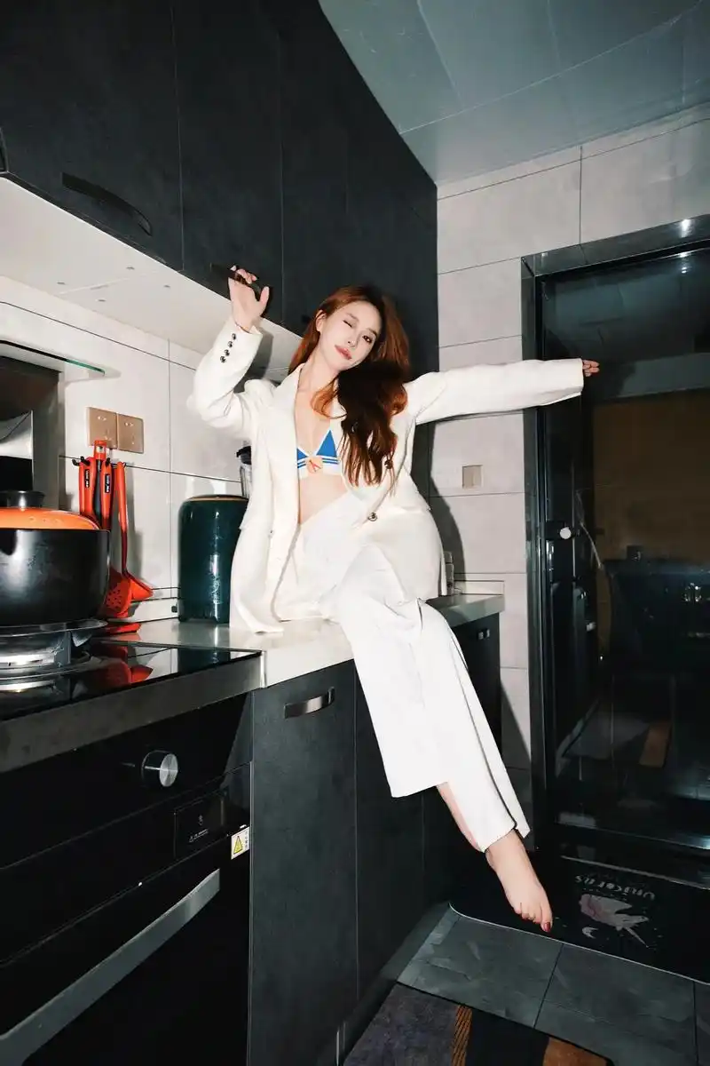 秋风携来小欢喜 一岁总有一岁期🎂.无不良引导 正常居家穿搭