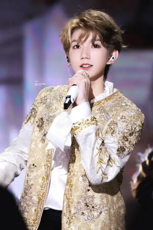 王源超话#与王源十年璀璨共往##王源好像小王子#永远眼睛里有光的少年