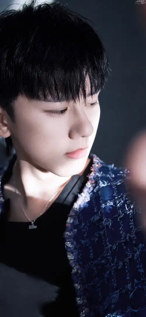 张杰超话#张杰未live巡回演唱会#【壁纸12p】何止一瞬间的怦然心动说