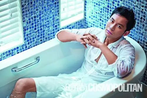 李晨浴室大展人鱼线