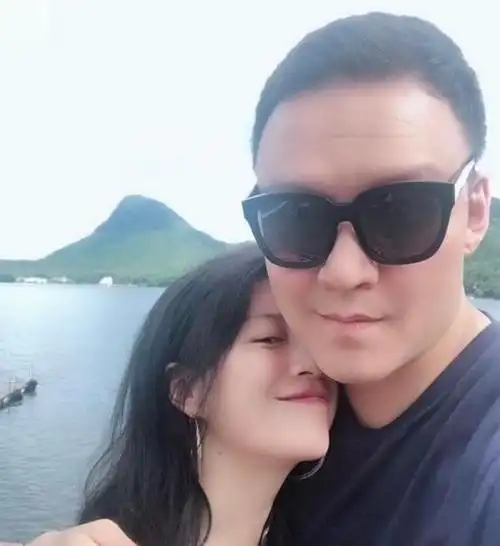 李嘉格再次穿上了婚纱,并为车澈准备了一个巨大的惊喜.