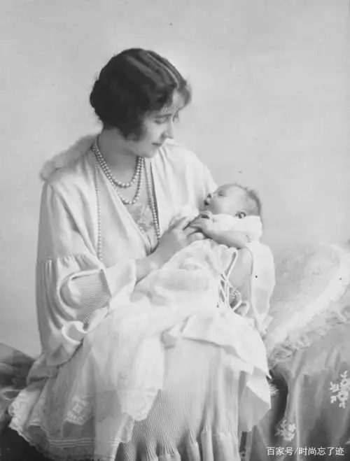 王室风范|英国女王伊丽莎白从出生到婚前的复古照