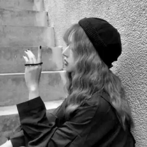 霸气冷漠女生头像黑白,不要踮着脚尖去爱一个人