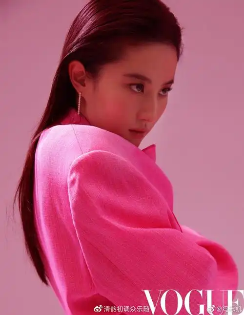 vogue服饰与美容20204月刊刘亦菲封面专访温柔的力量heroines