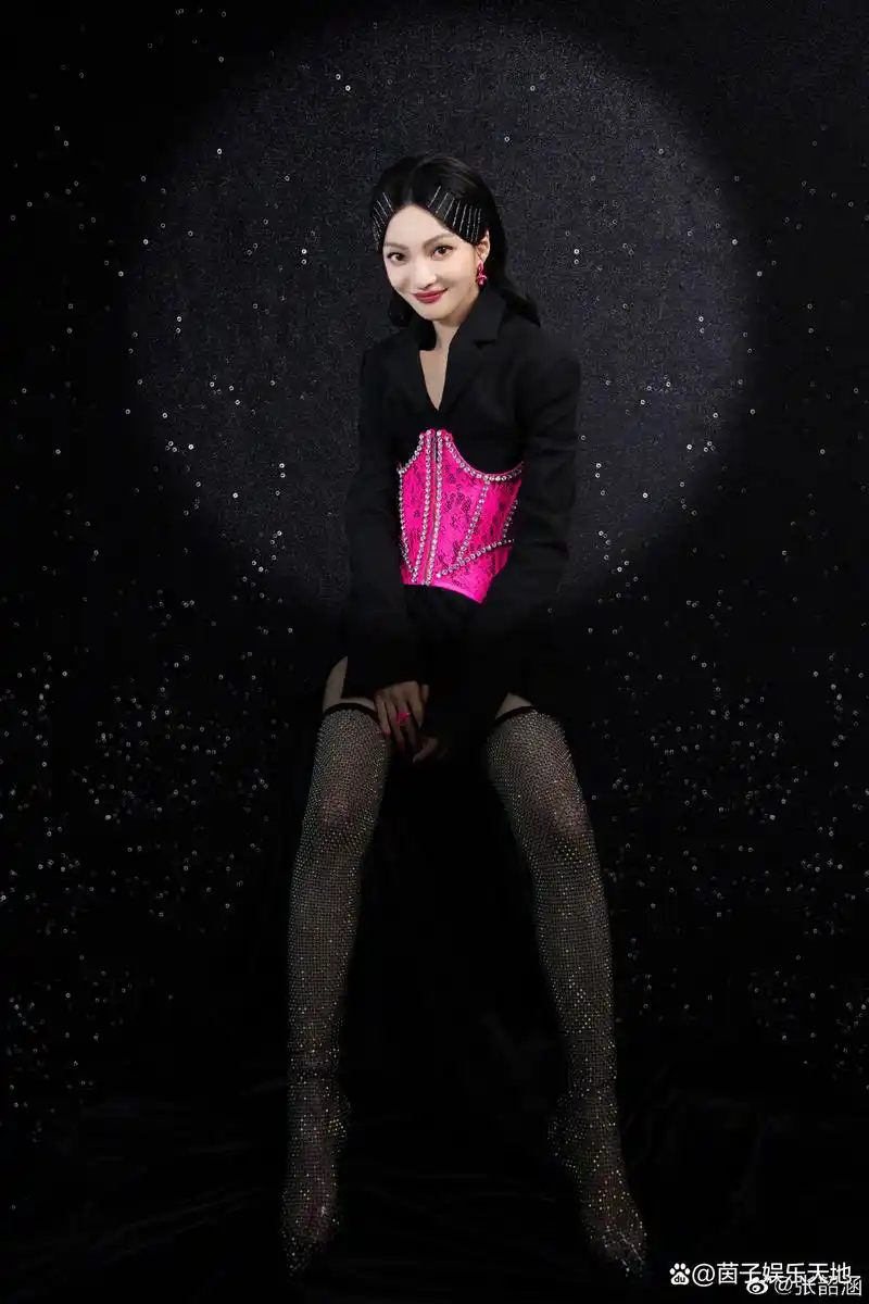张韶涵写真大片,这个涅槃重生的女孩眼里的坚定越发的惊艳了!