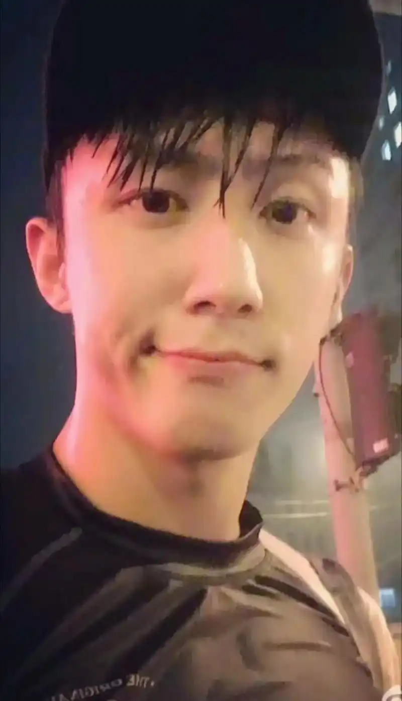 一些早期自拍#黄景瑜 #生图 - 抖音