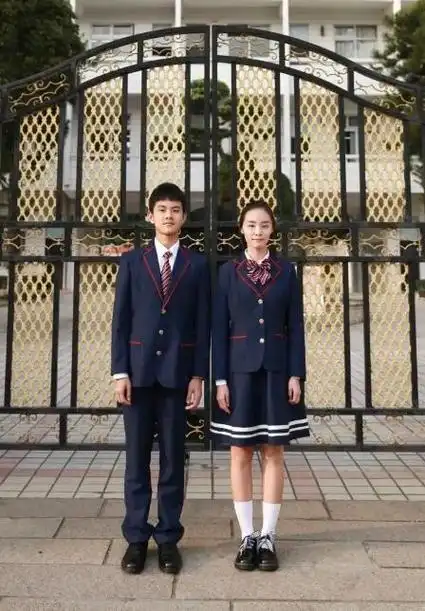 开学美育第一课,东莞学校校服现场直击