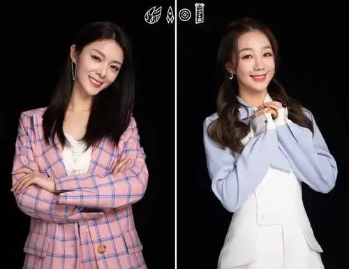 而徐梦洁此次是双马尾,这样的蓝色衬衫搭配白色裙子,是不是很清新?