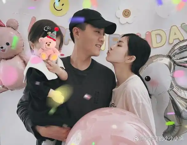 说起杜淳,最为印象深刻的就是一次舞台上的表演,"蛋饺肉丝"也成为了一