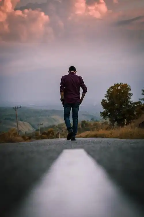 男生被拒绝后不再纠缠:是成长的标志,还是情感的释怀?