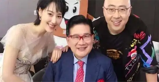 曹可凡看到这一情形,唯有宣布自己已有配偶的事实.