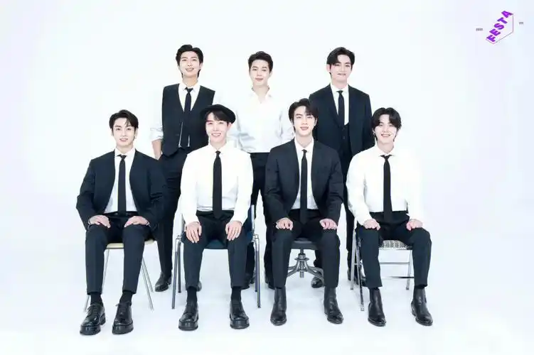 九周年的全家福来了